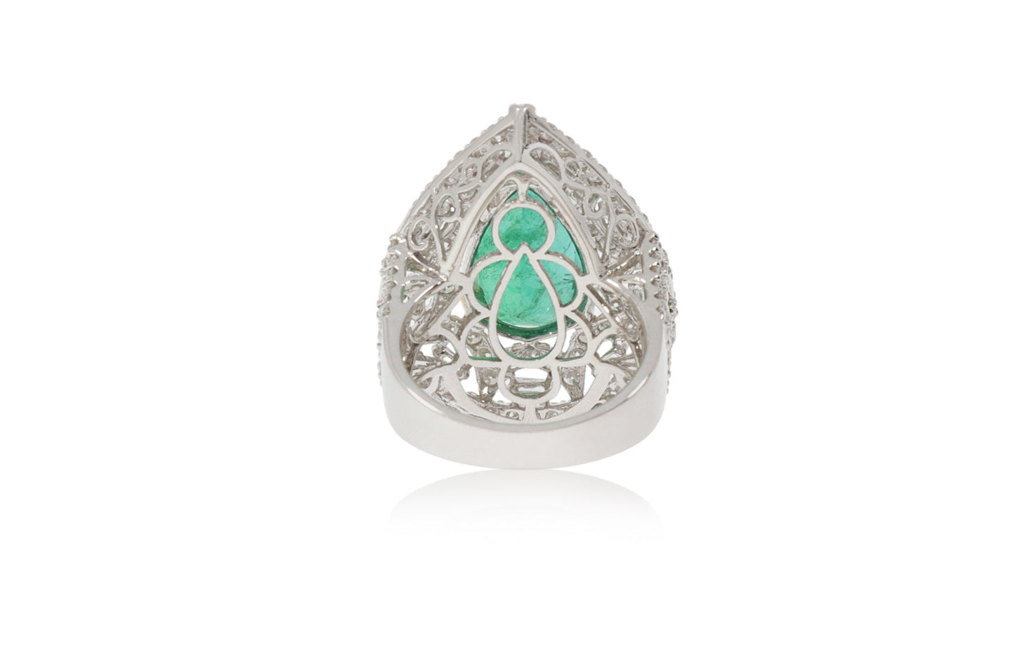 pear shape Emerald and diamond Ring
