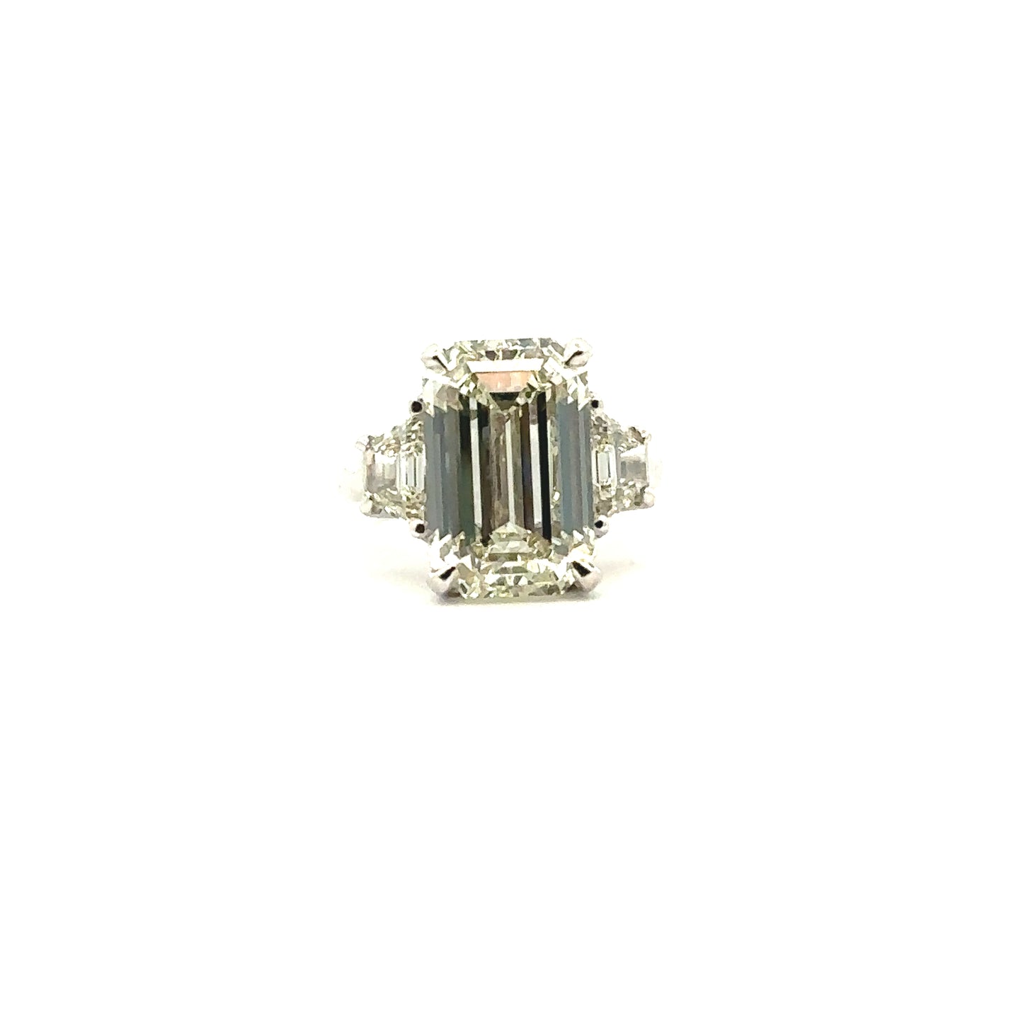 EMERALD DIAMOND RING