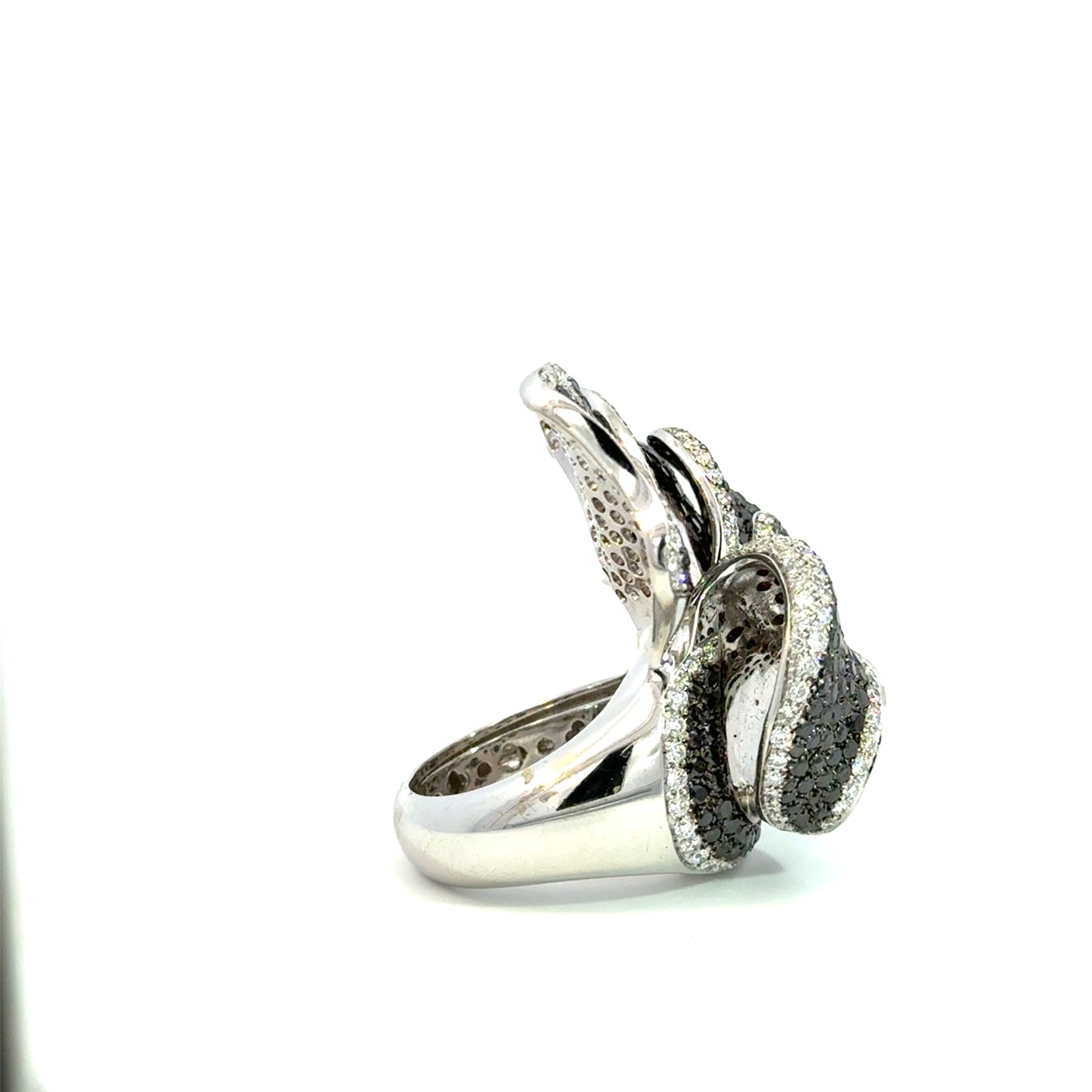 Flower black diamond ring