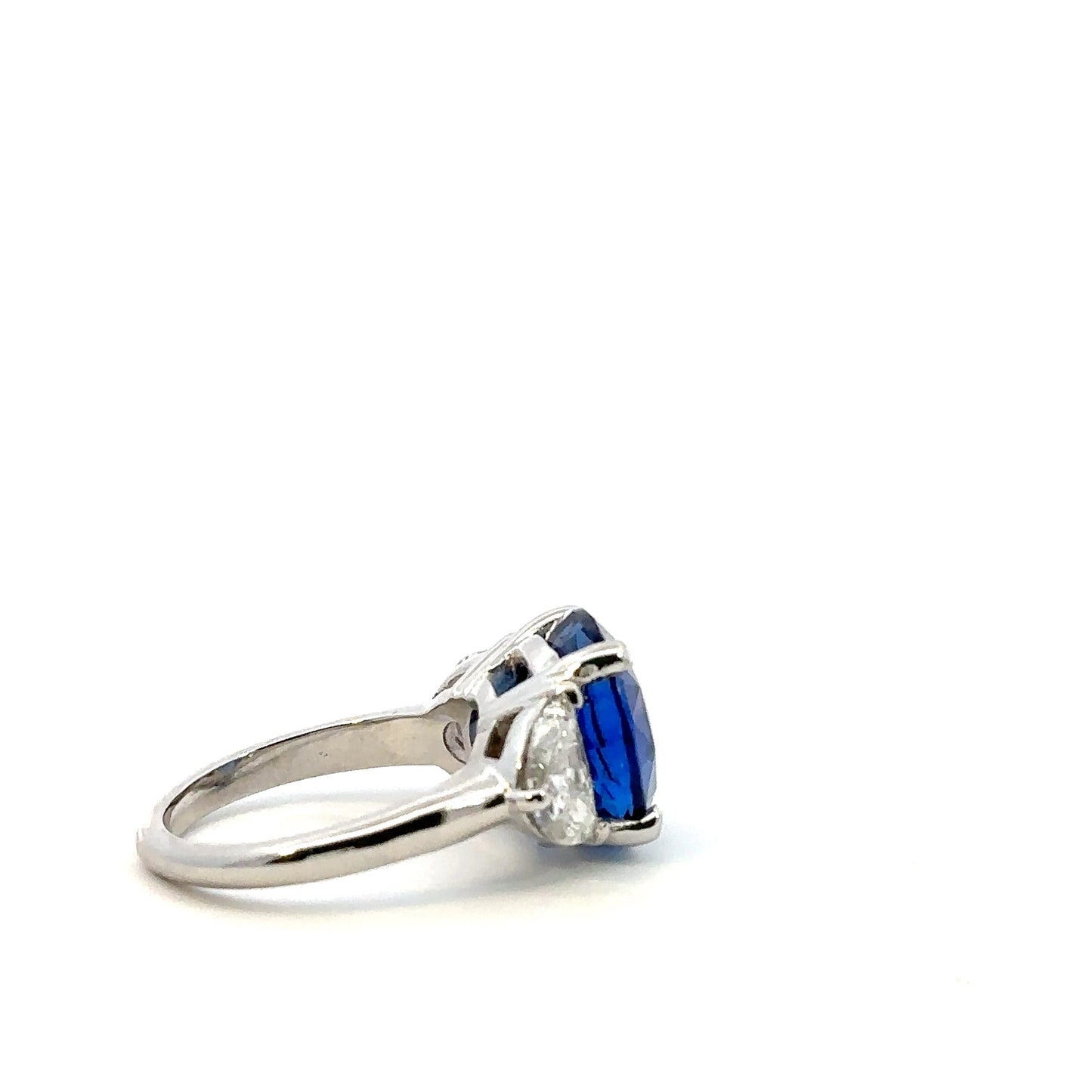 NATURAL ROUND SAPPHIRE RING
