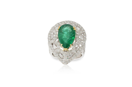 pear shape Emerald and diamond Ring